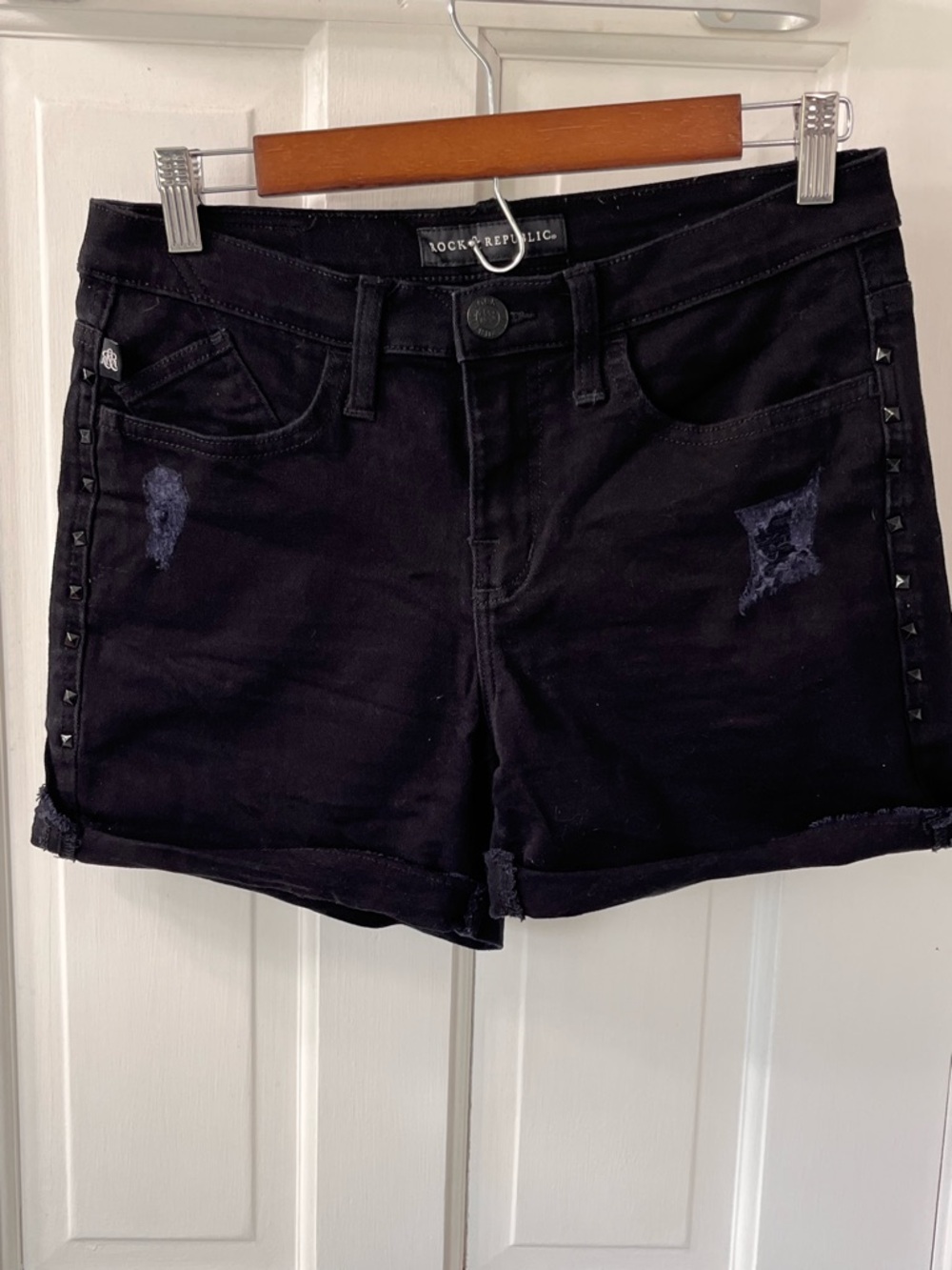 Rock & Republic Bumpershoot Studded Black  Distressed Denim Shorts. Size 8
